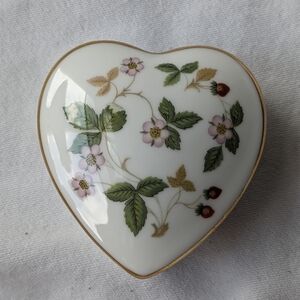 Wedgwood Wild Strawberry Bone China Small Heart Box & Lid Gold Rim Discontinued